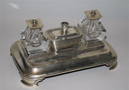 A Victorian silver deskstand by Edward & John Barnard, London, 1867, 20.2cm.